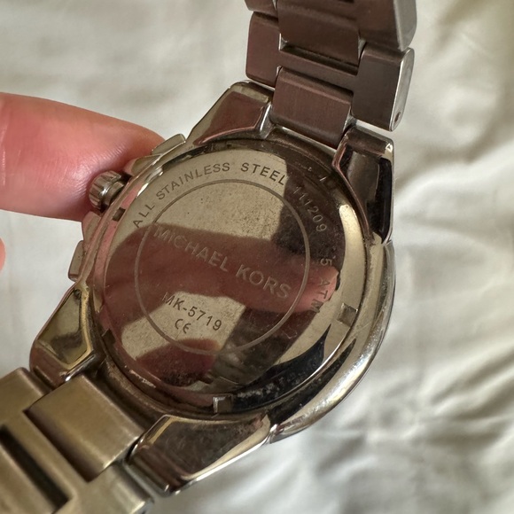 Watch like new.  No box. - Picture 3 of 3